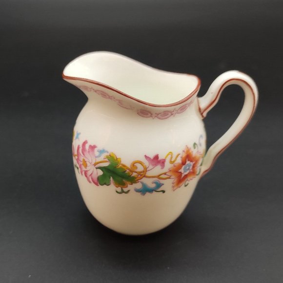 Wedgwood Creamer and Sugar Bowl plus 3 Saucers - Picture 9 of 11